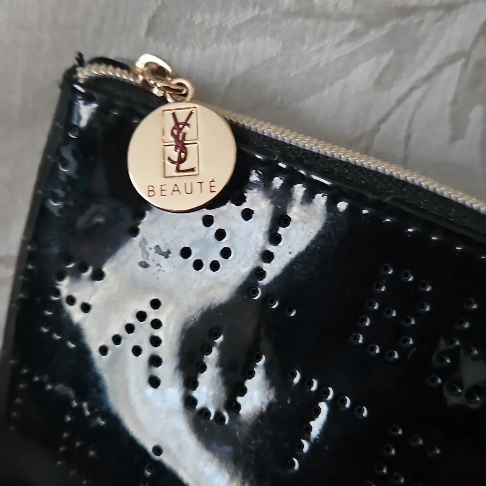 Yves Saint Laurent Cosmetics Bag. - Picture 2 of 11